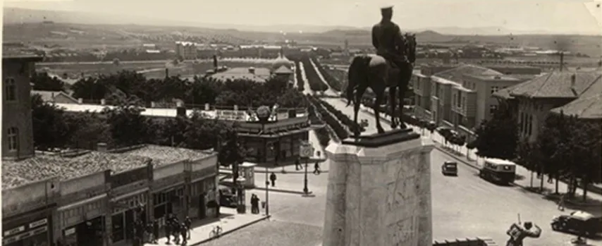 Söyleşi: Ankara Tarih Şeridi Üzerinden Hızla Geçerken