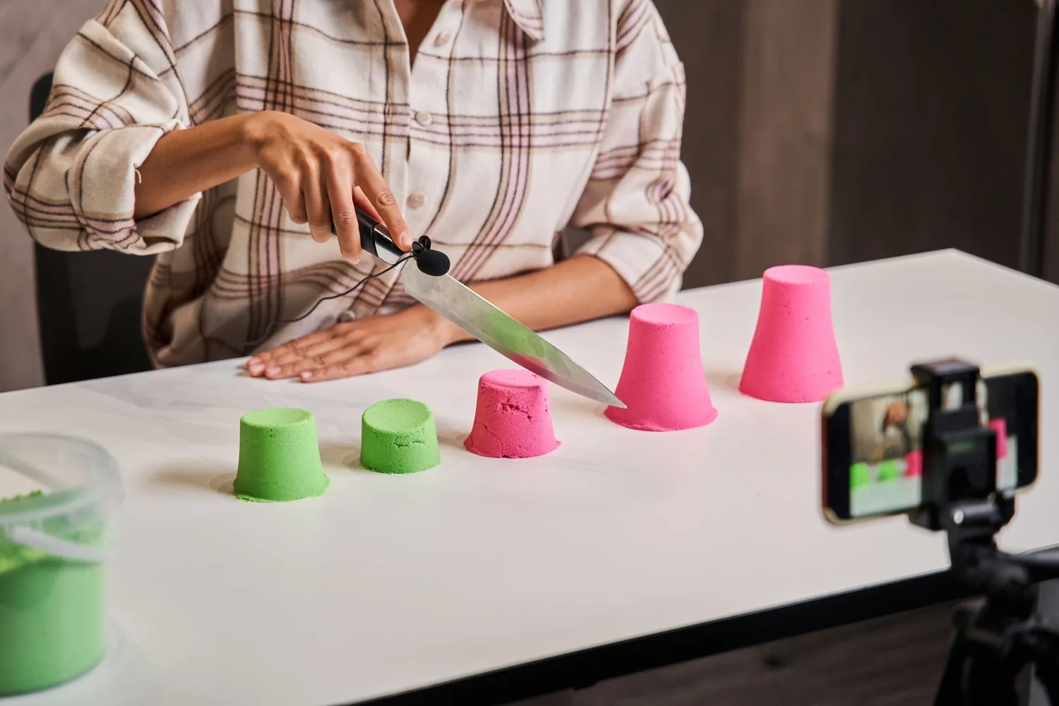 ASMR Videoları Nedir ve Neden Bu Kadar Popüler?