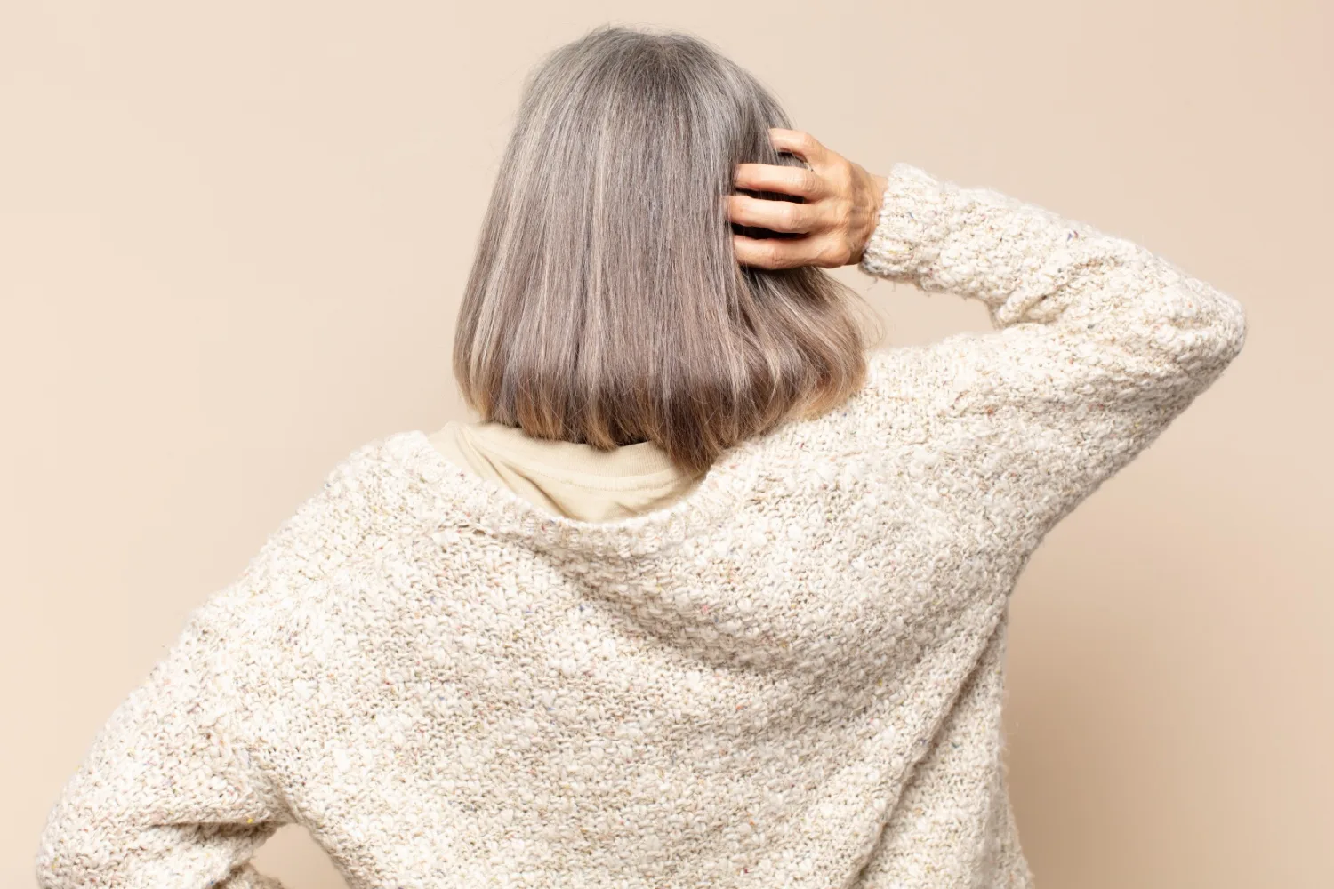 Saç Beyazlamasının Nedenleri, Önlenmesi ve Tedavi Yöntemleri