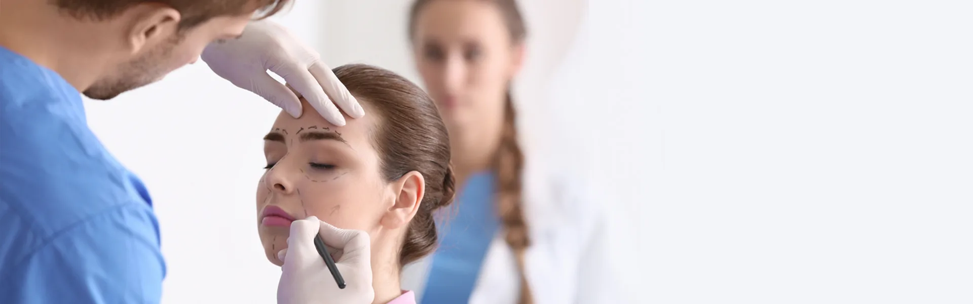 Plastik Cerrahide Yaşın Önemi Nedir? Nelere Dikkat Edilmeli?